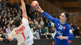 Adriana Holejová v drese Slovenska.