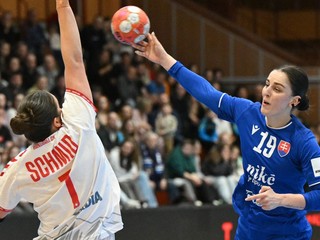 Adriana Holejová v drese Slovenska.