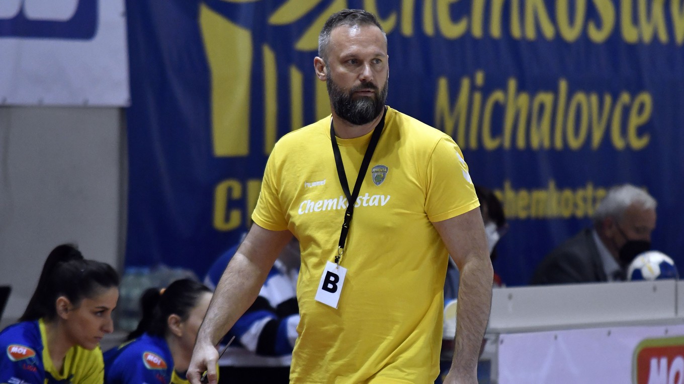Tréner Iuventy Michalovce Jan Beňadik.