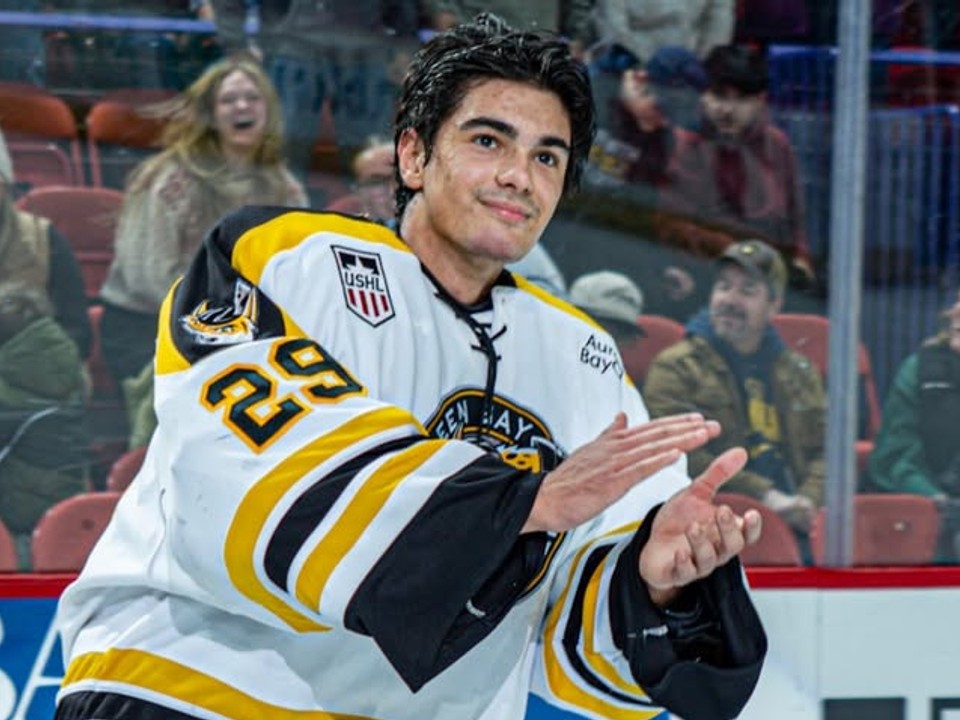 Leonardo Henriquez v USHL. 