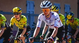 Slovenská cyklistka Viktória Chladoňová a jej kolegyne z tímu Visma-Lease a Bike.