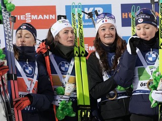 Francúzske biatlonistky vyhrali úvodné štafetové preteky v sezóne. 