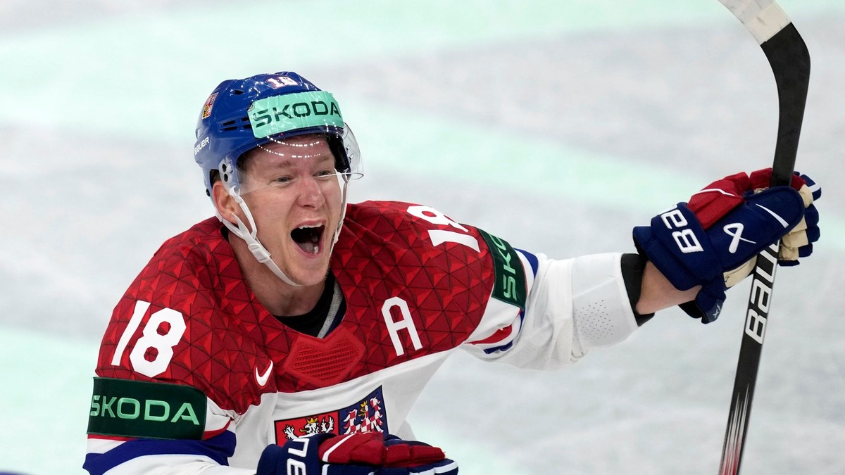 Český hokejista Ondřej Palát počas MS 2024. 