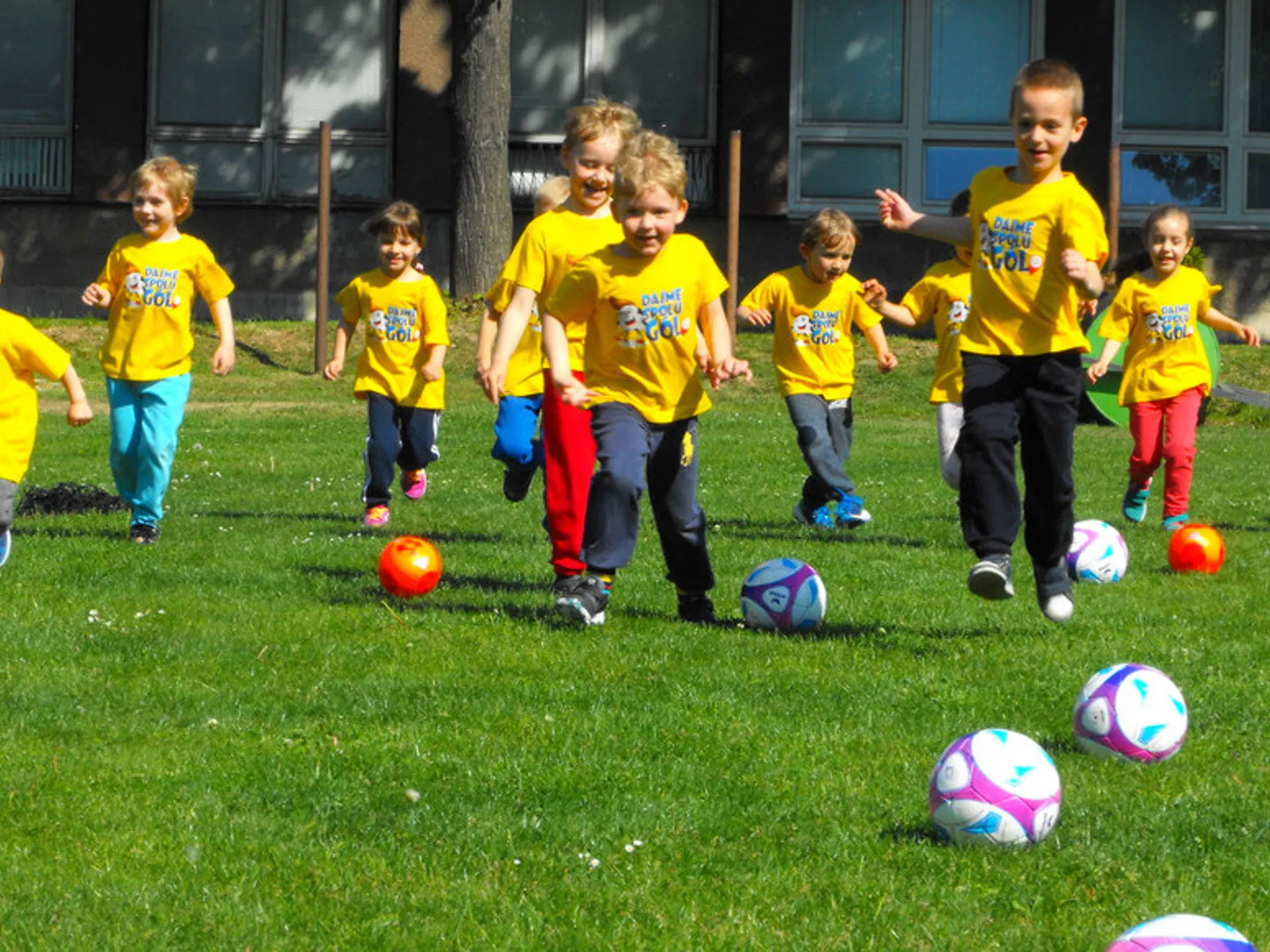 GRASSROOTS – Projekt „Dajme spolu gól“ pre školy otvorený, novinkou licencia pre trénerov a trénerky