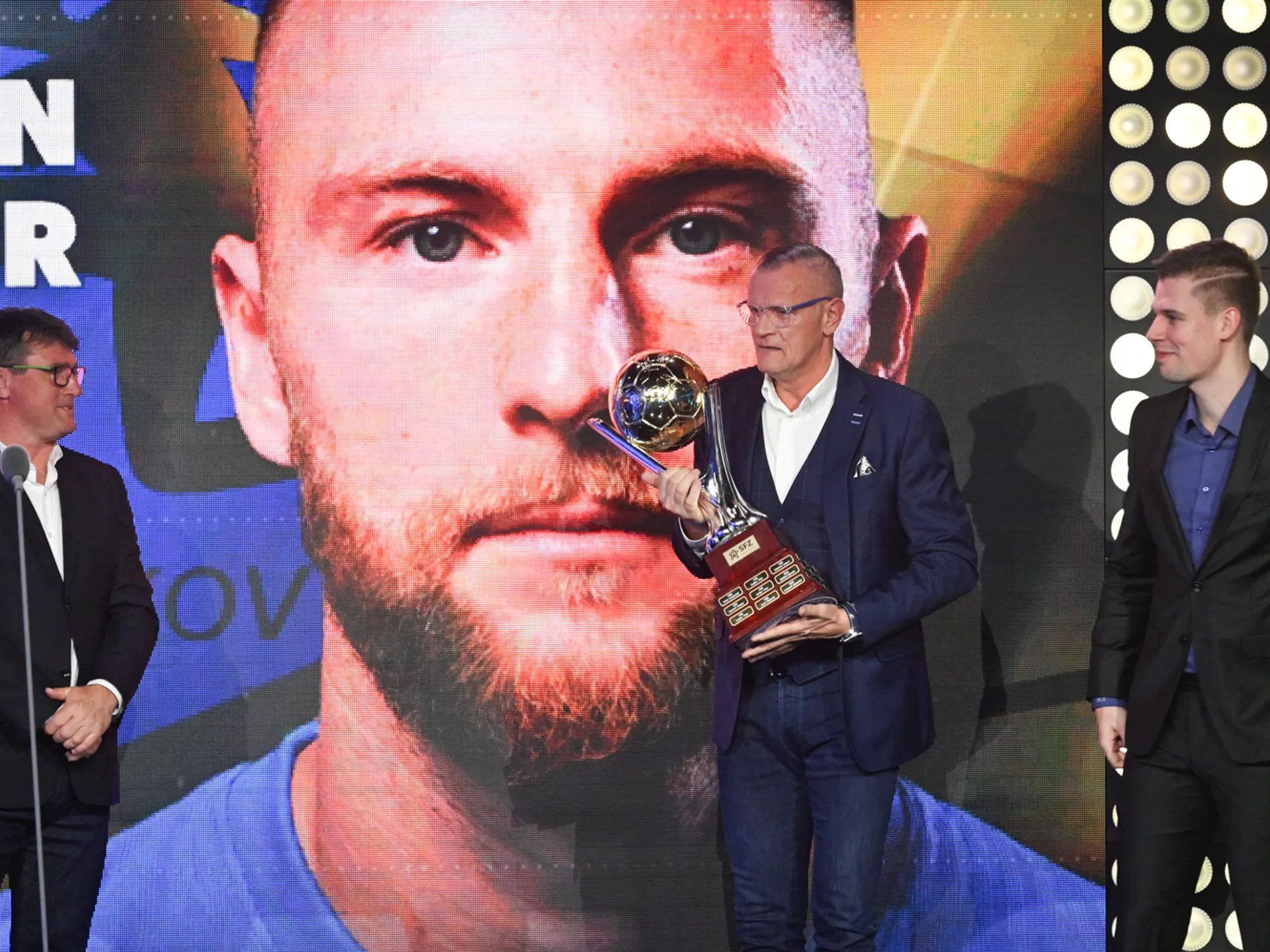 FUTBALISTA ROKA 2022 – Škriniar obhájil s neveľkým náskokom