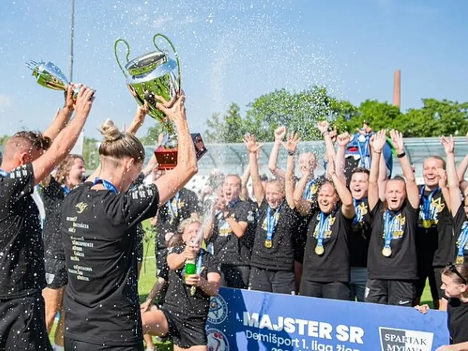 Myjavčanky oslavujú titul.