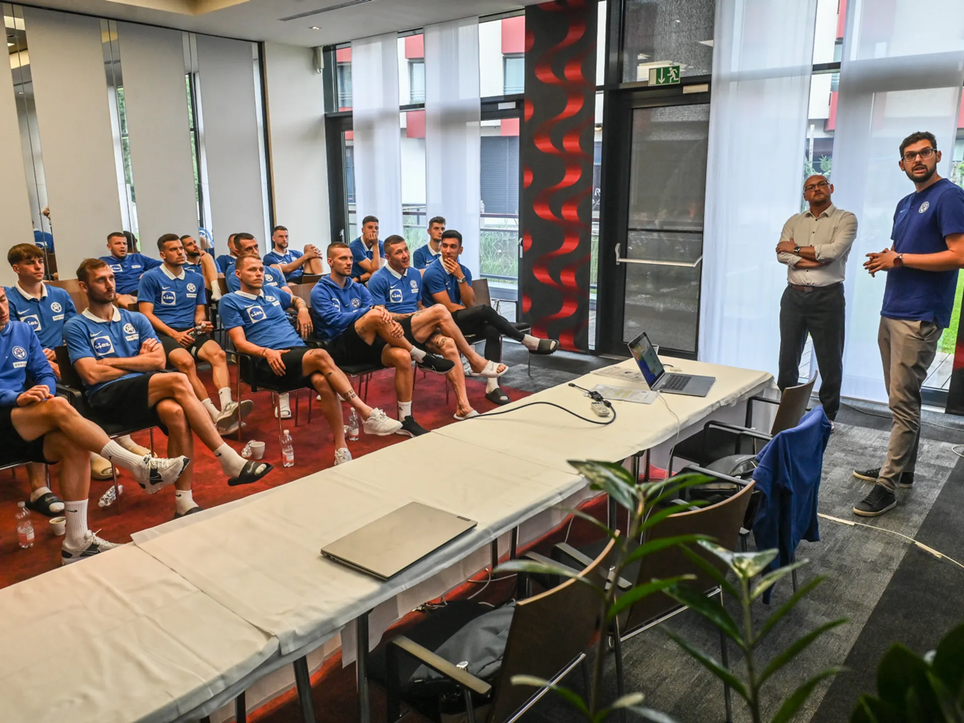 Sokoli na školení o integrite na kempe v Bad Erlachu