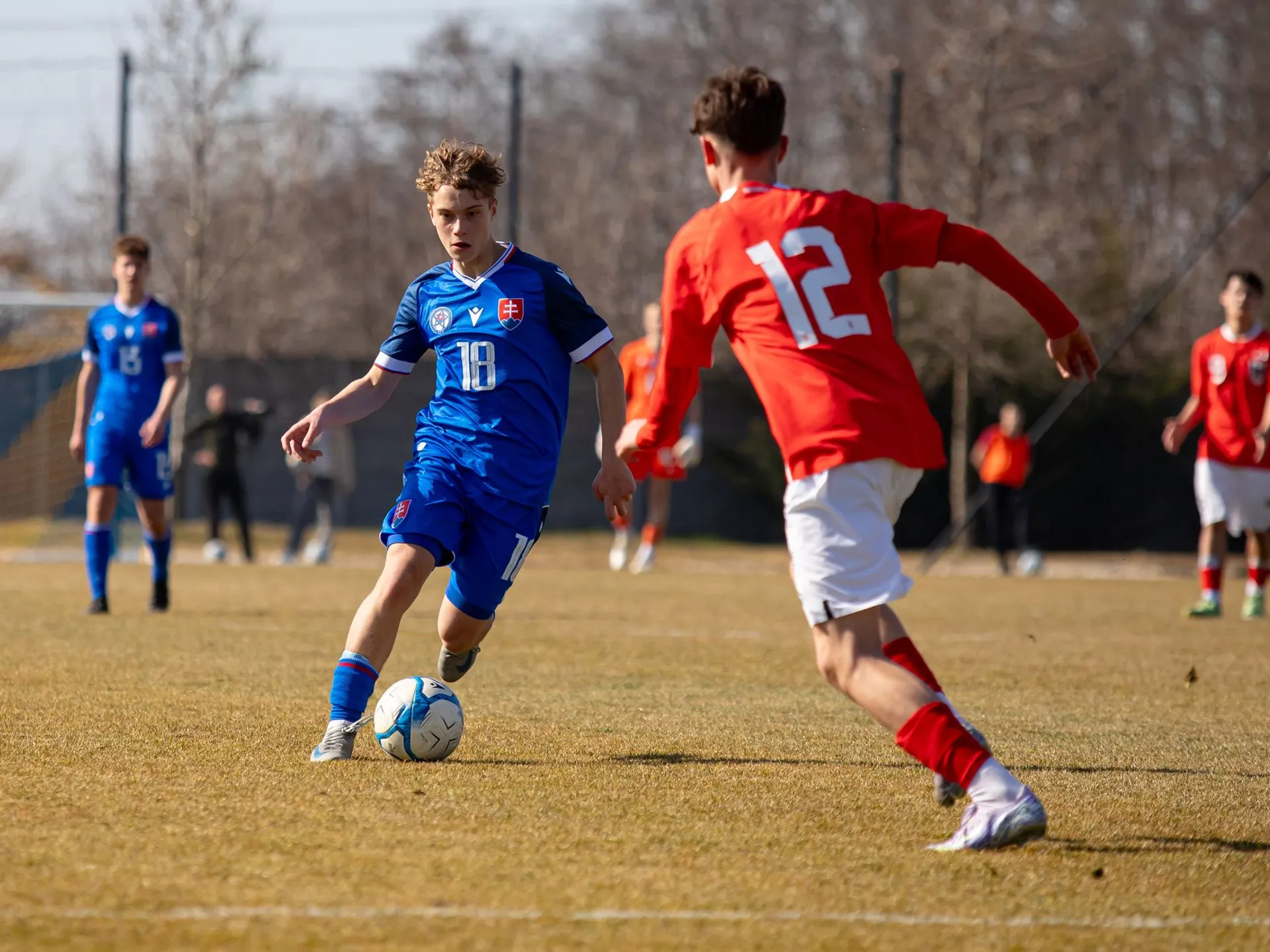 V nominácii nechýba ani Oliver Fenič, na ilustračnom zábere v modrom počas prípravného zápasu Slovensko U15 – Rakúsko U15 v Dunajskej Strede (6.3.2025)