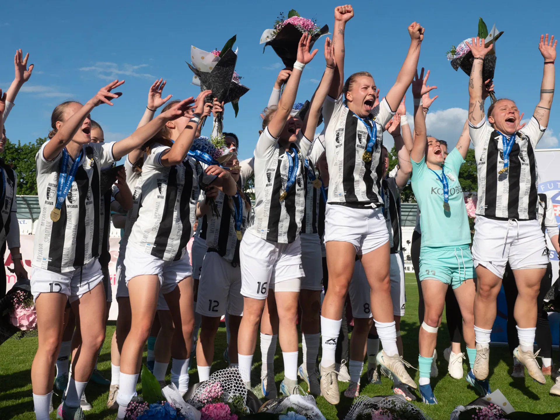  Majstrovskú trofej opäť držia v rukách futbalistky Spartaka Myjava. 