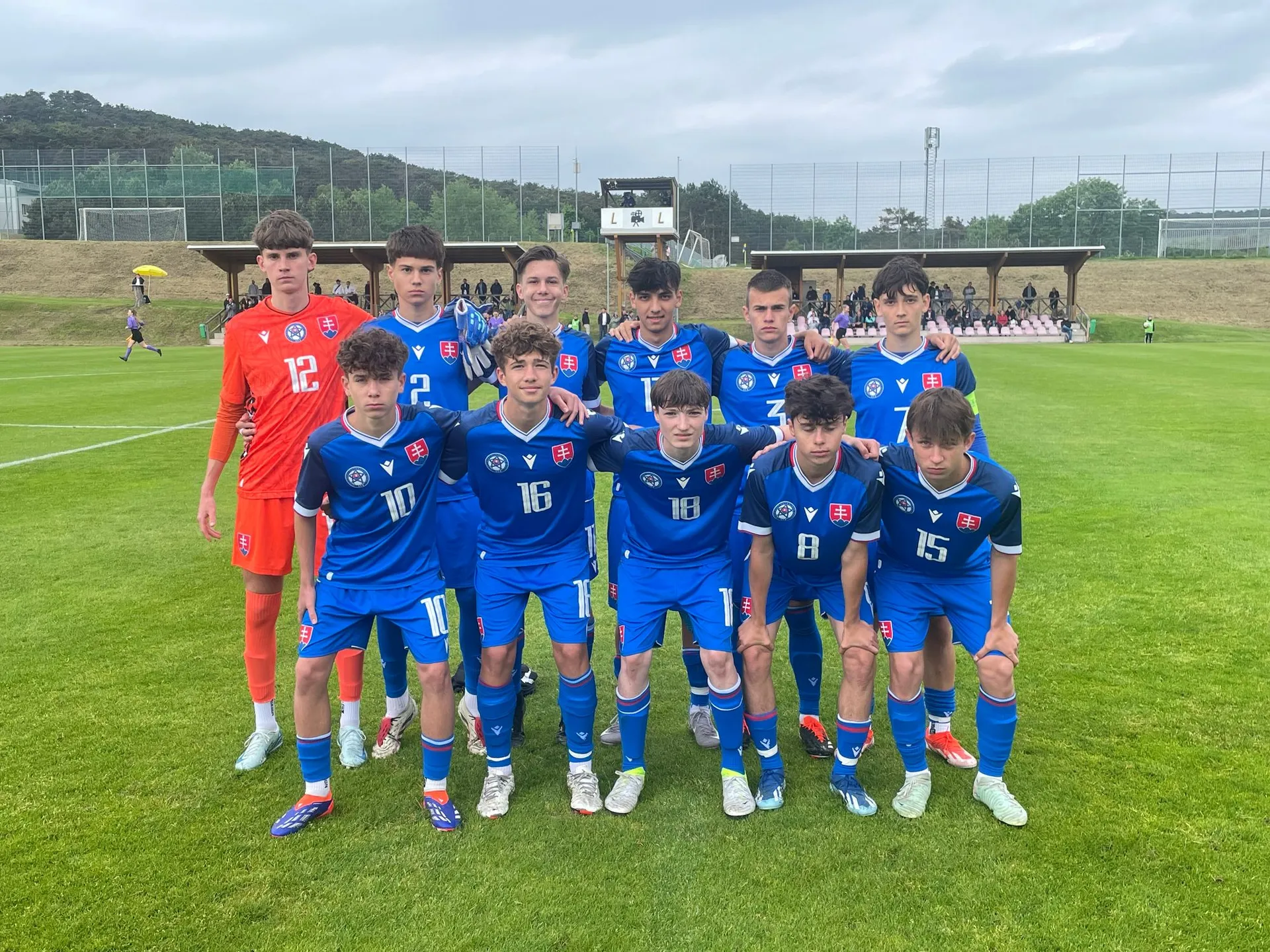 Reprezentácia do 15 rokov FUTURE pred zápasom Rakúsko U15 FUTURE – Slovensko U15 FUTURE v Lindabrunne (22.5.2025)