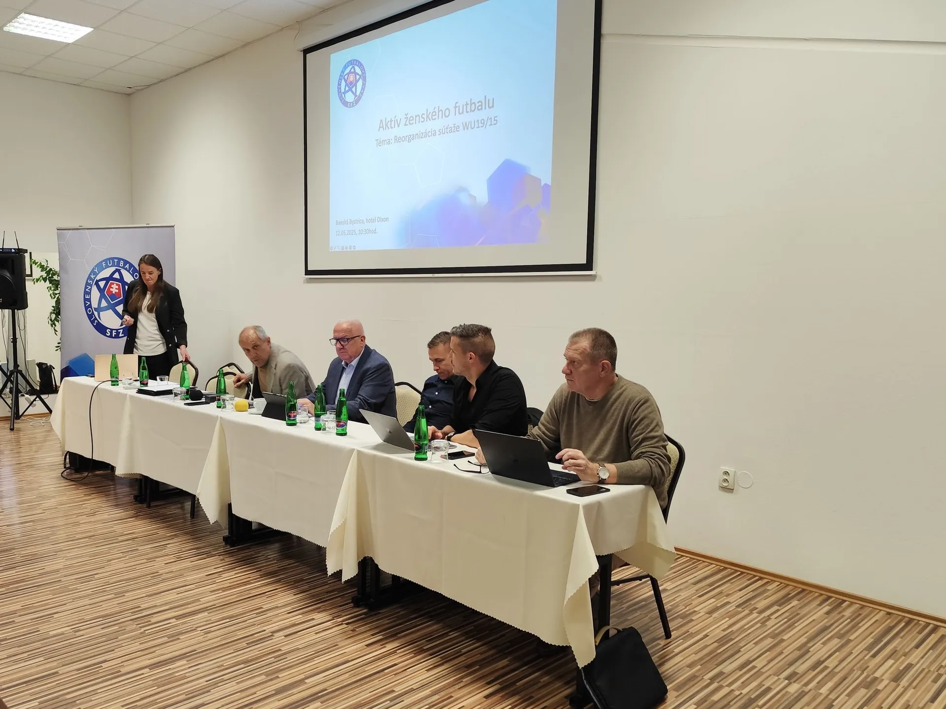 Snímka z aktívu ženského futbalu (Banská Bystrica, 12.5.2025).