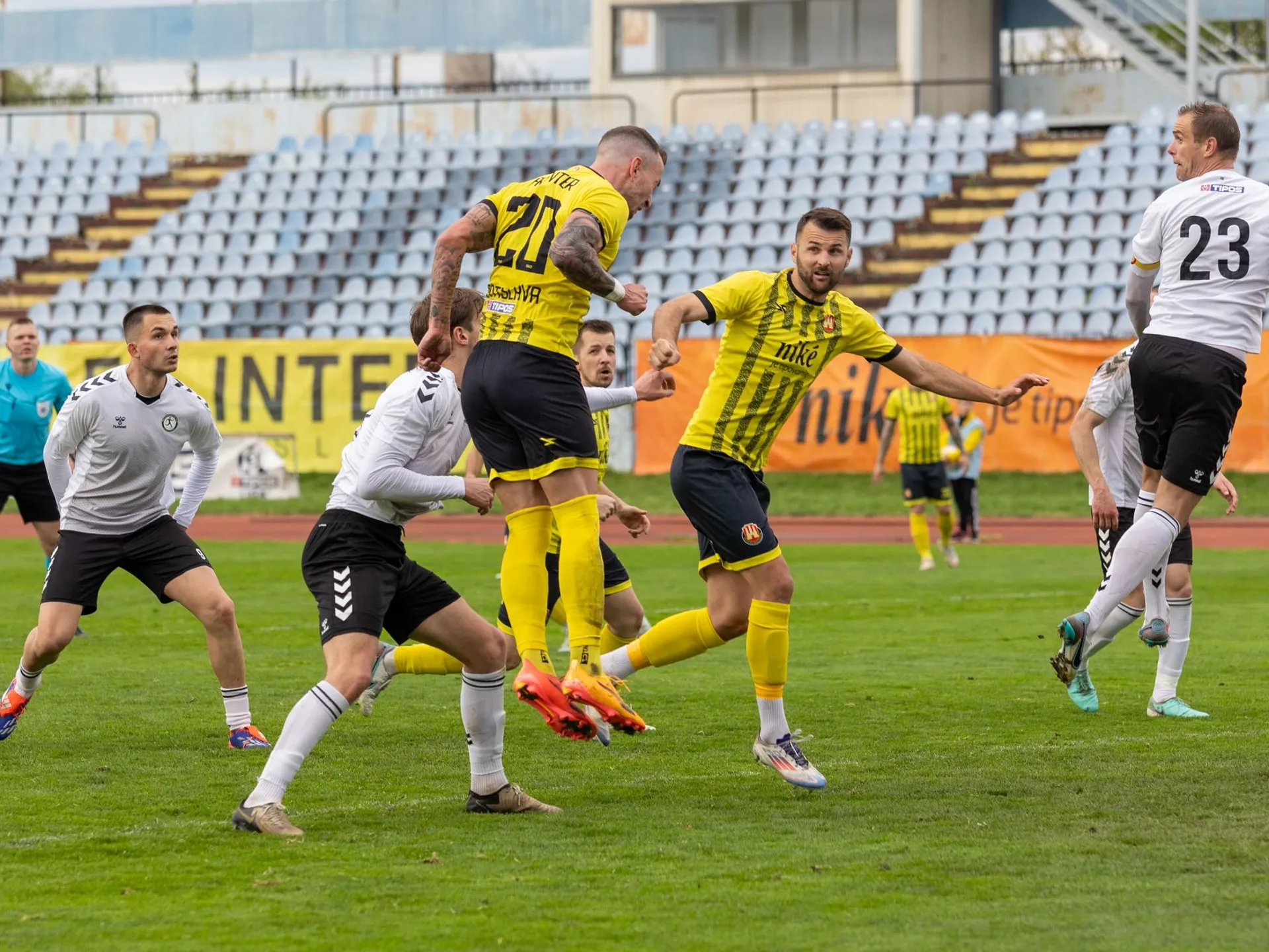 TIPOS III. LIGA – Ide do tuhého. Boje o postup i záchranu naberajú grády
