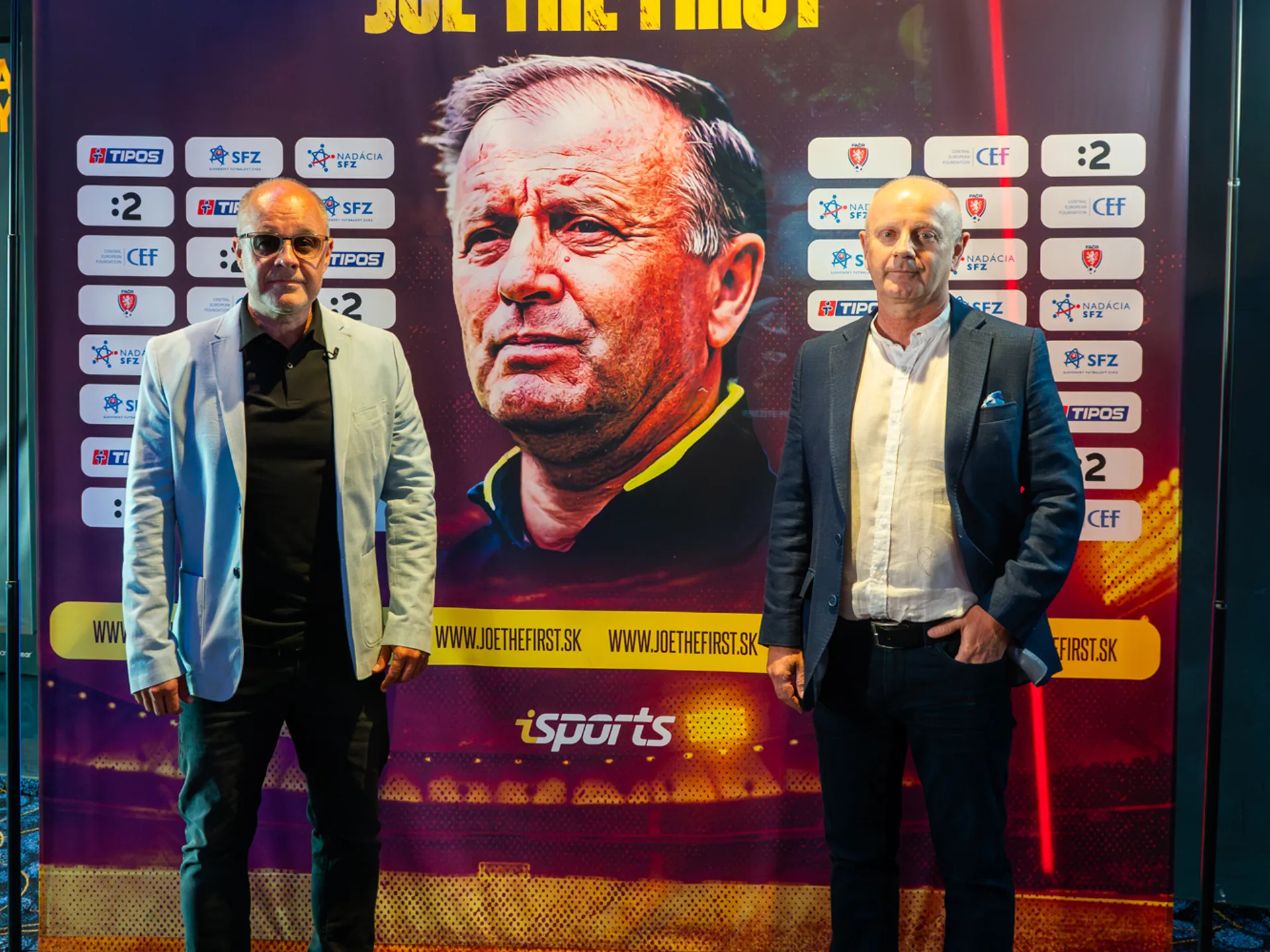 Viac ako hodinový dokumentárny film o vôbec prvom zahraničnom trénerovi v Anglicku mal včera (4.6.) premiéru v Cinema City Eurovea v Bratislave, televízni diváci si budú môcť premiérové uvedenie filmu pozrieť v piatok 13. júna na STVR 2.