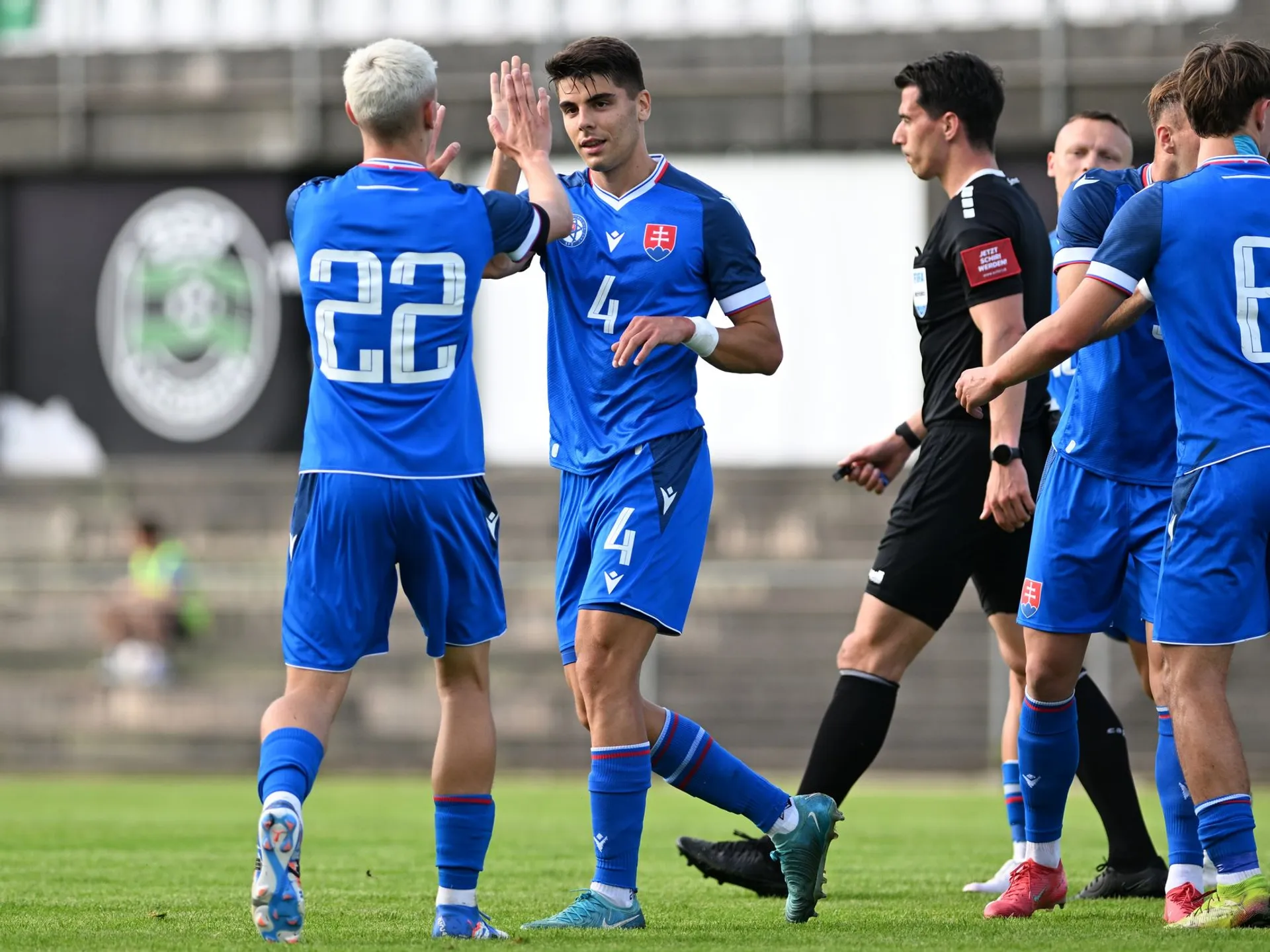 Radosť Adama Oberta po strelení gólu v uzavretom prípravnom zápase Slovensko 21 – Slovinsko 21 v Leobene (3.6.2025)