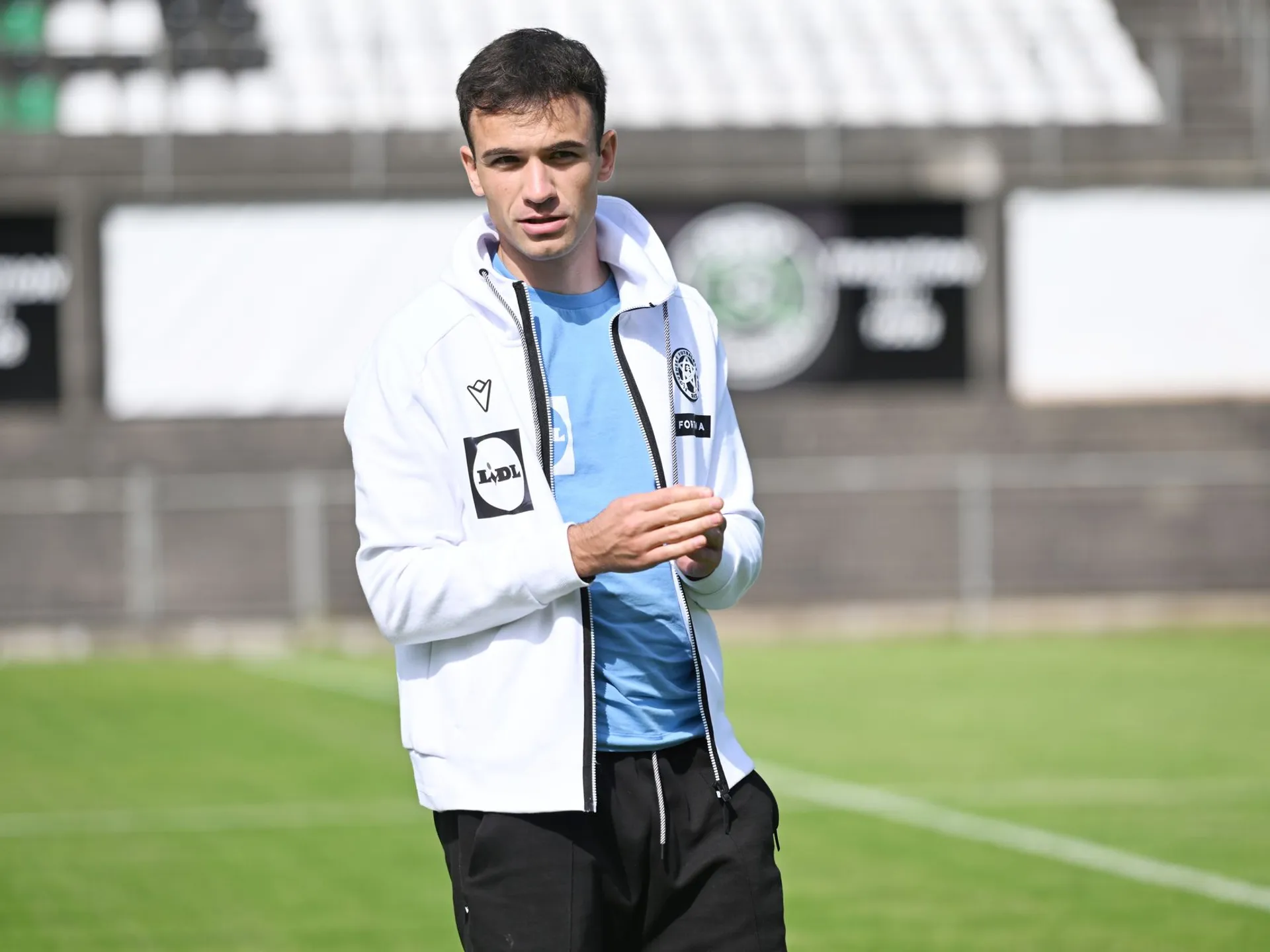 Roman Čerepkai na fotografii pred prípravným zápasom Slovensko 21 – Slovinsko 21 v Leobene (3.6.2025)