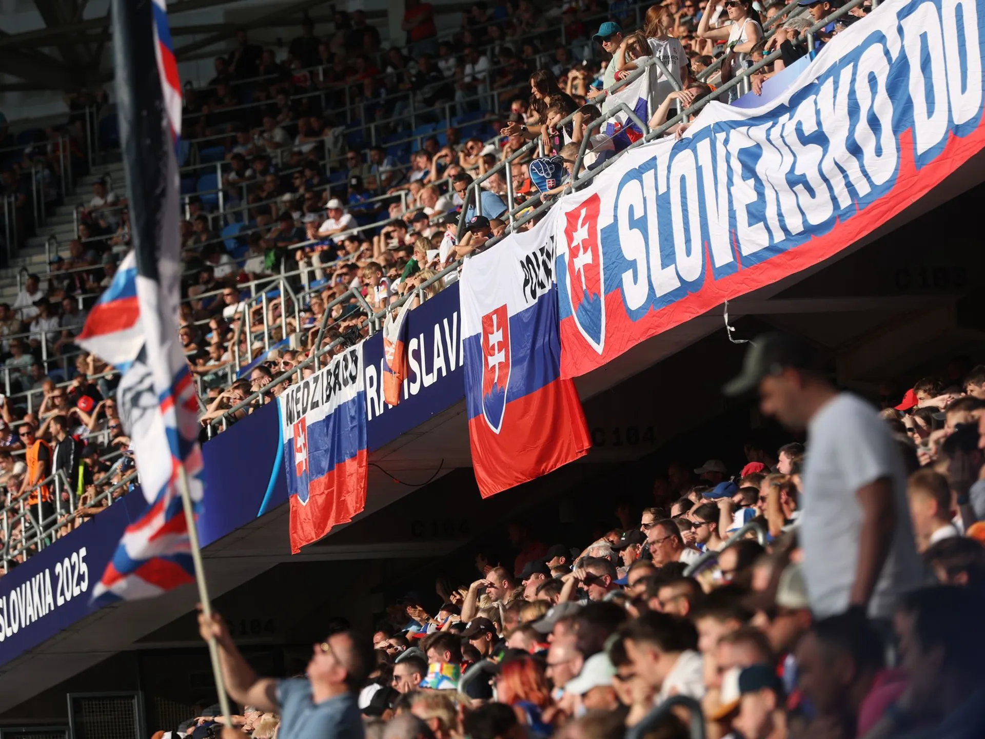 MUŽI A – Jesenná futbalová horúčka – predaj samostatných vstupeniek na kvalifikáciu MS 2026 je tu 