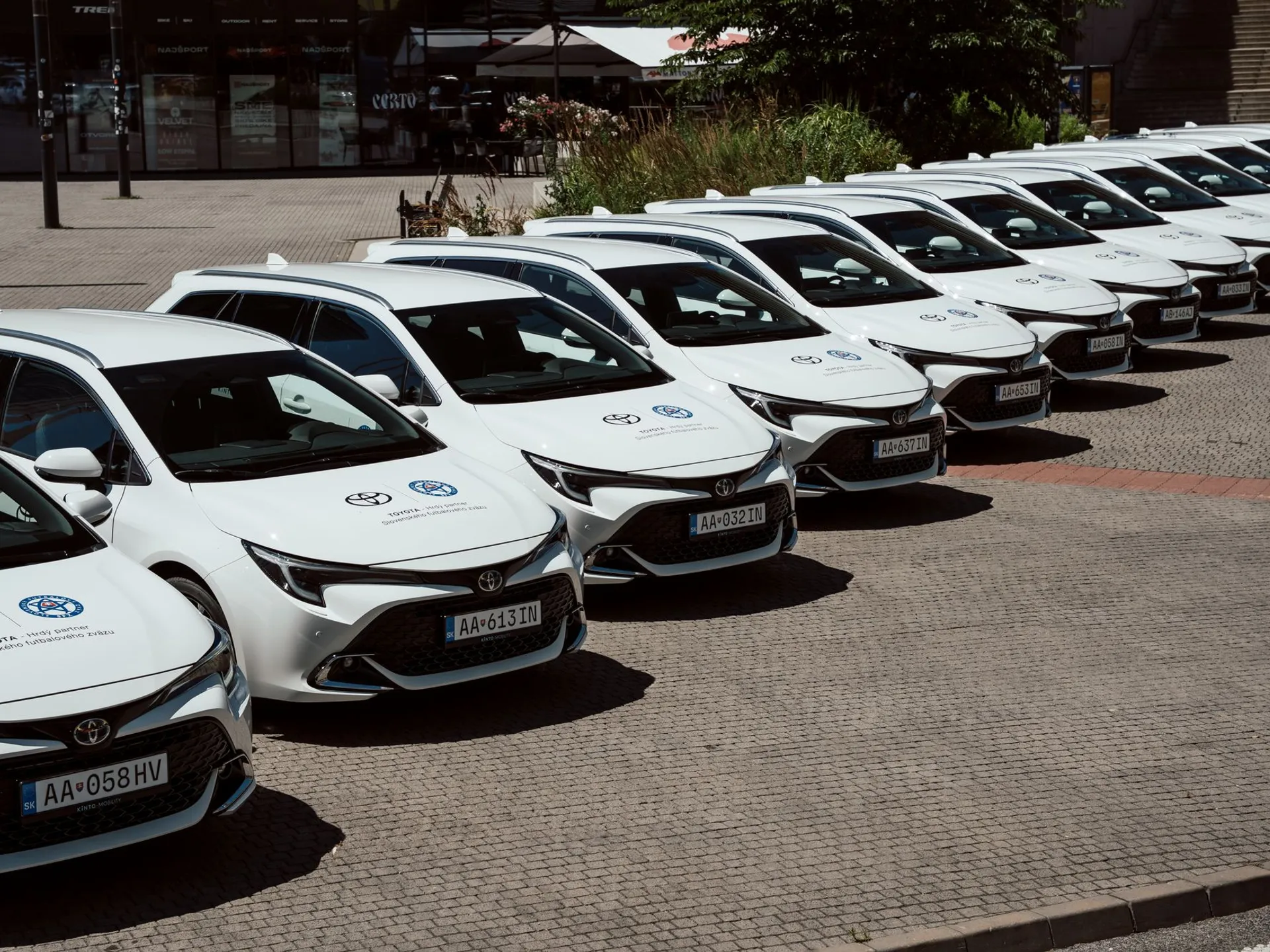 SFZ má nového partnera mobility, Toyota mu odovzdala 35 vozidiel