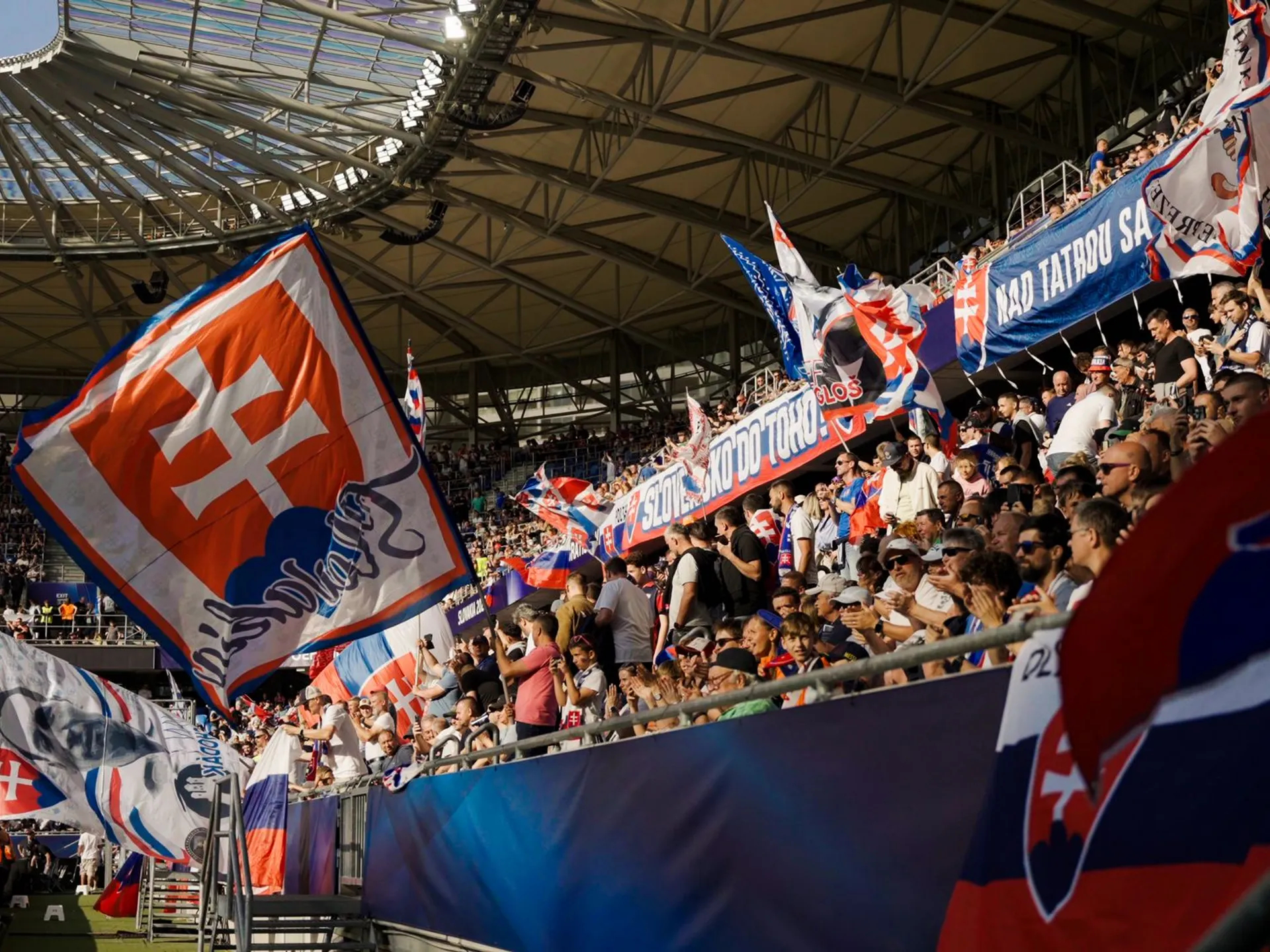 MUŽI A - Potiahnite hlasivkami Sokolov za postupom na MS 2026 a získajte zľavu na dvojbalík vstupeniek na zápasy s Nemeckom a Luxemburskom