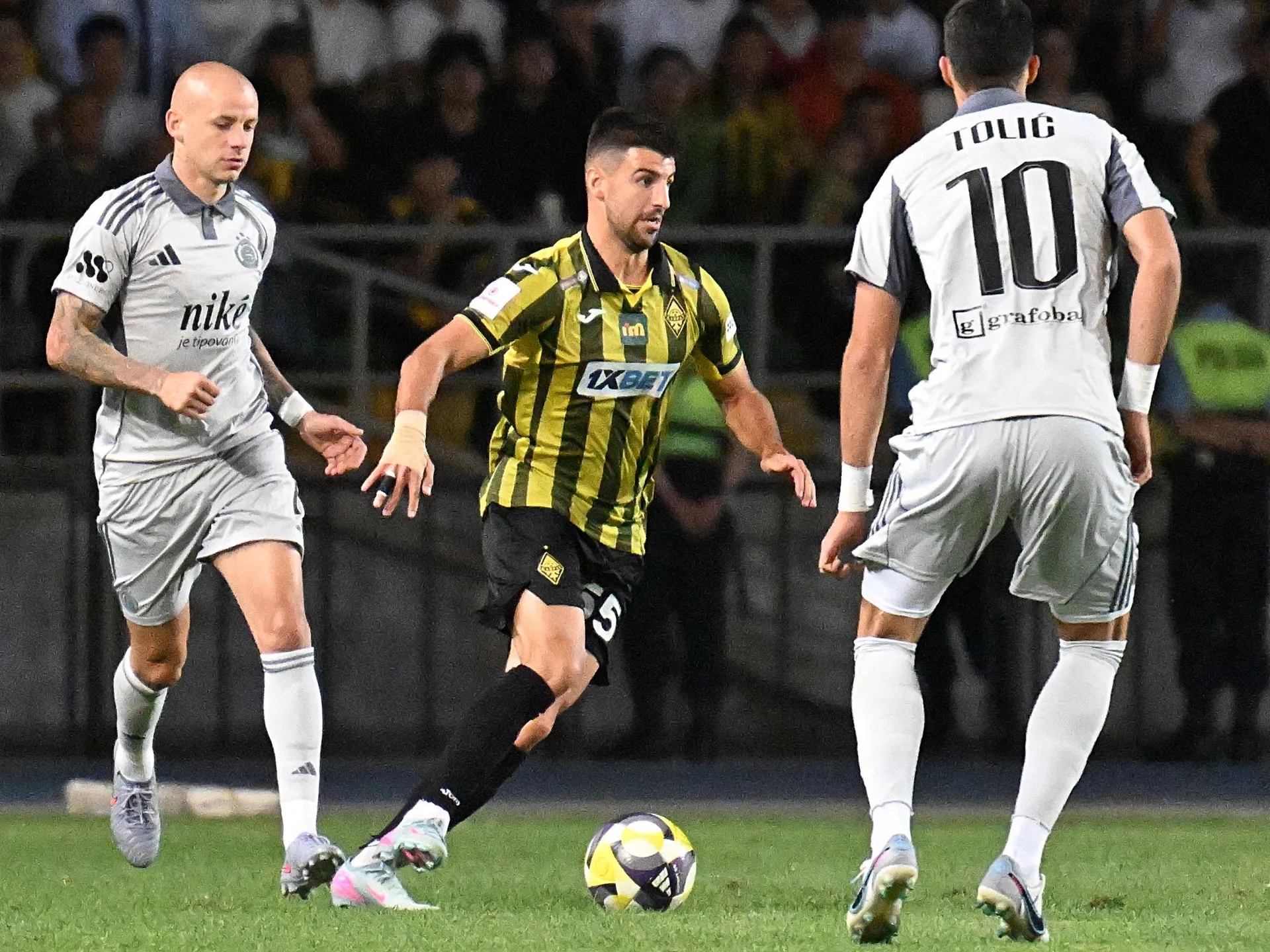 LM – Máme to vo svojich rukách, vraví pred odvetou s Kajratom asistent trénera v Slovane Boris Kitka