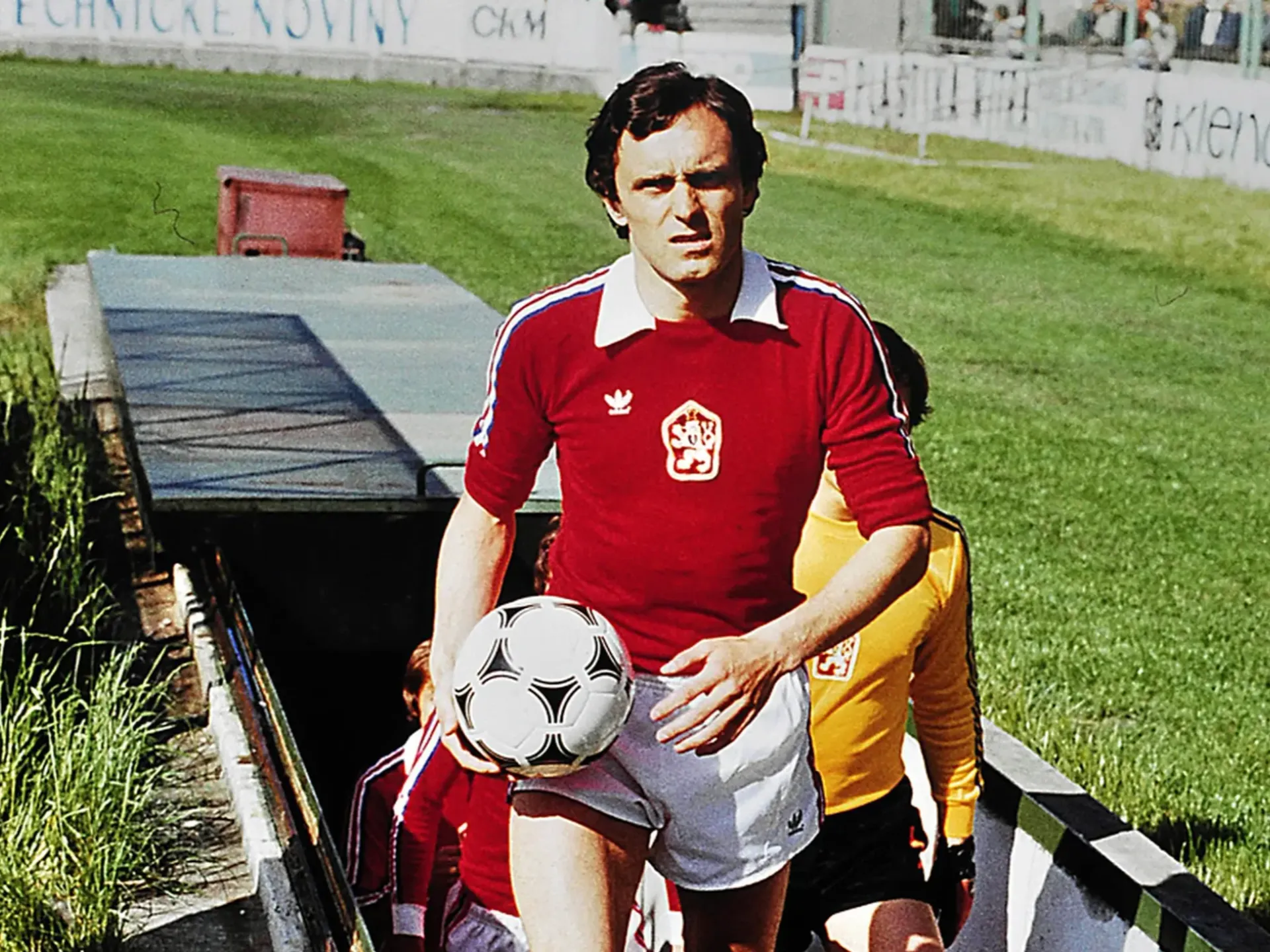 Marián Masný zaznamenal v rokoch 1974 - 1982 spolu 75 reprezentačných štartov v drese ČSSR.