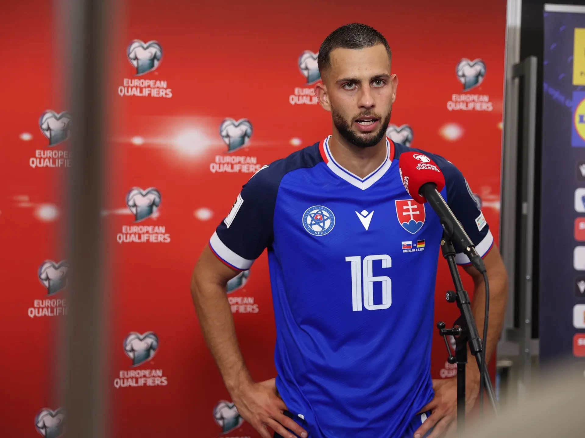 MUŽI A – Na oficiálnej tlačovej konferencii tréner Calzona a za mužstvo Hancko