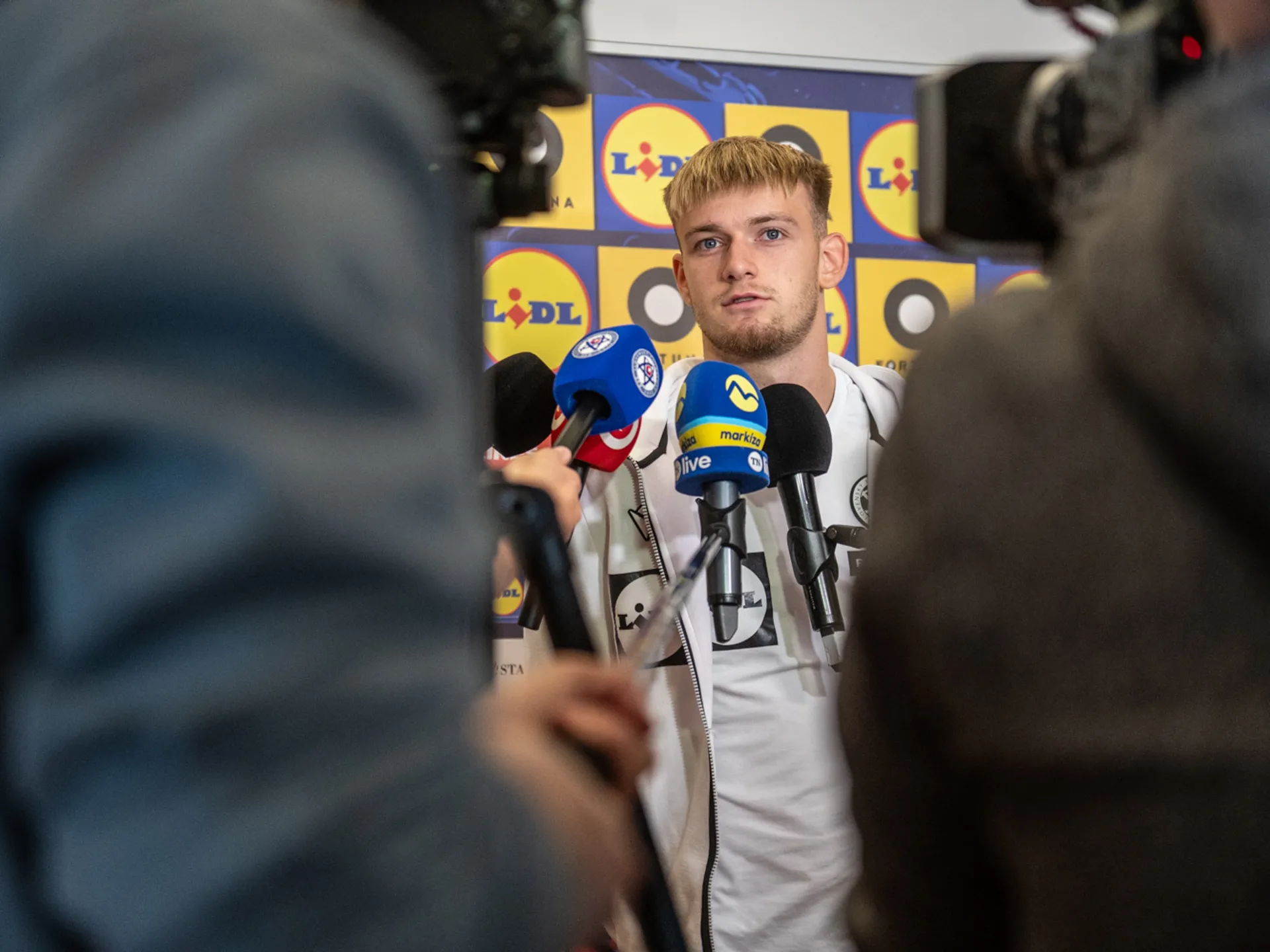Obranca reprezentácie do 21 rokov Matej Riznič na mediálnom termíne (Stará Lesná, 6.10.2025)