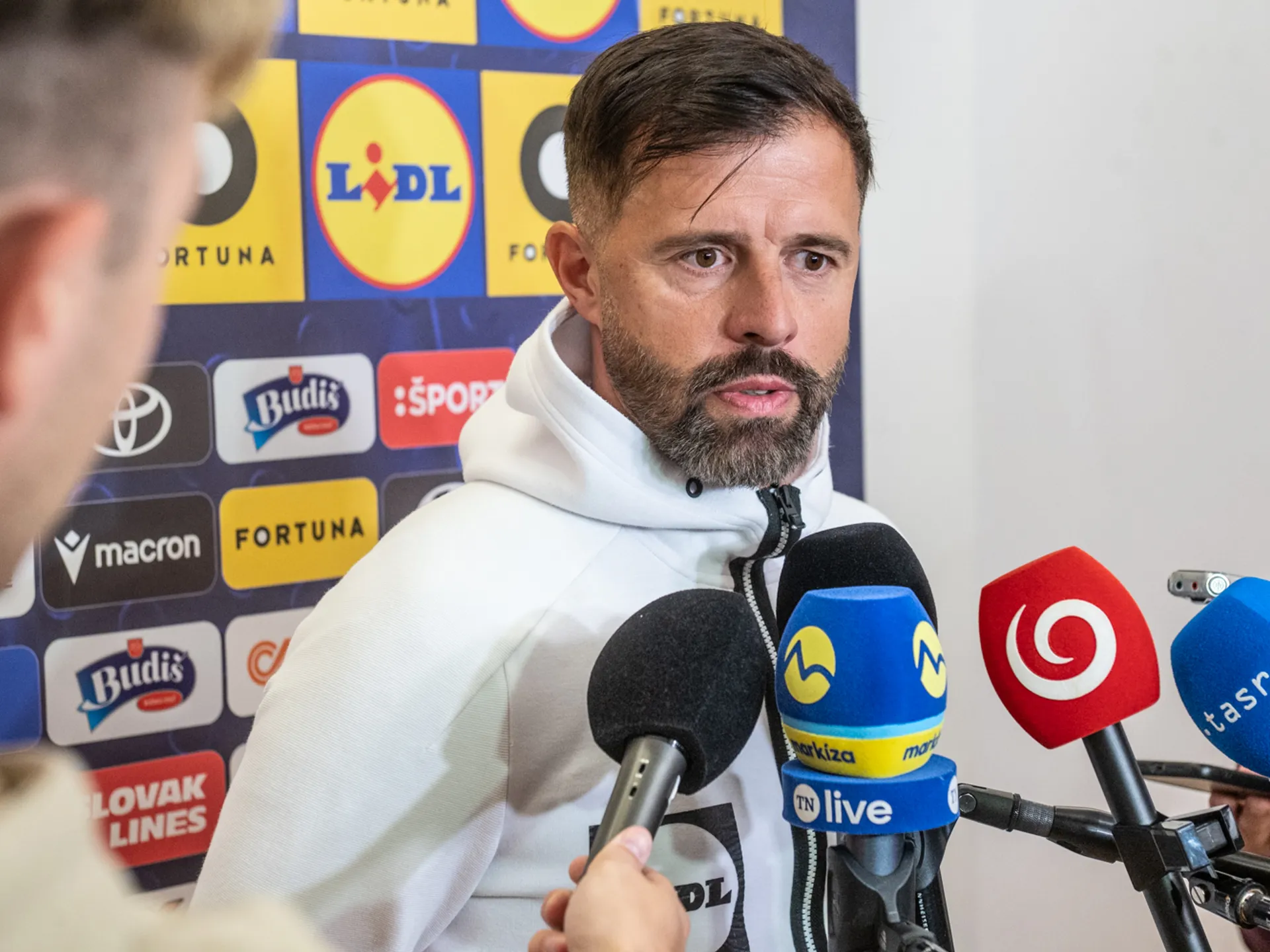 Asistent trénera Tibor Goljan na mediálnom termíne reprezentácie do 21 rokov (Stará Lesná, 6.10.2025)