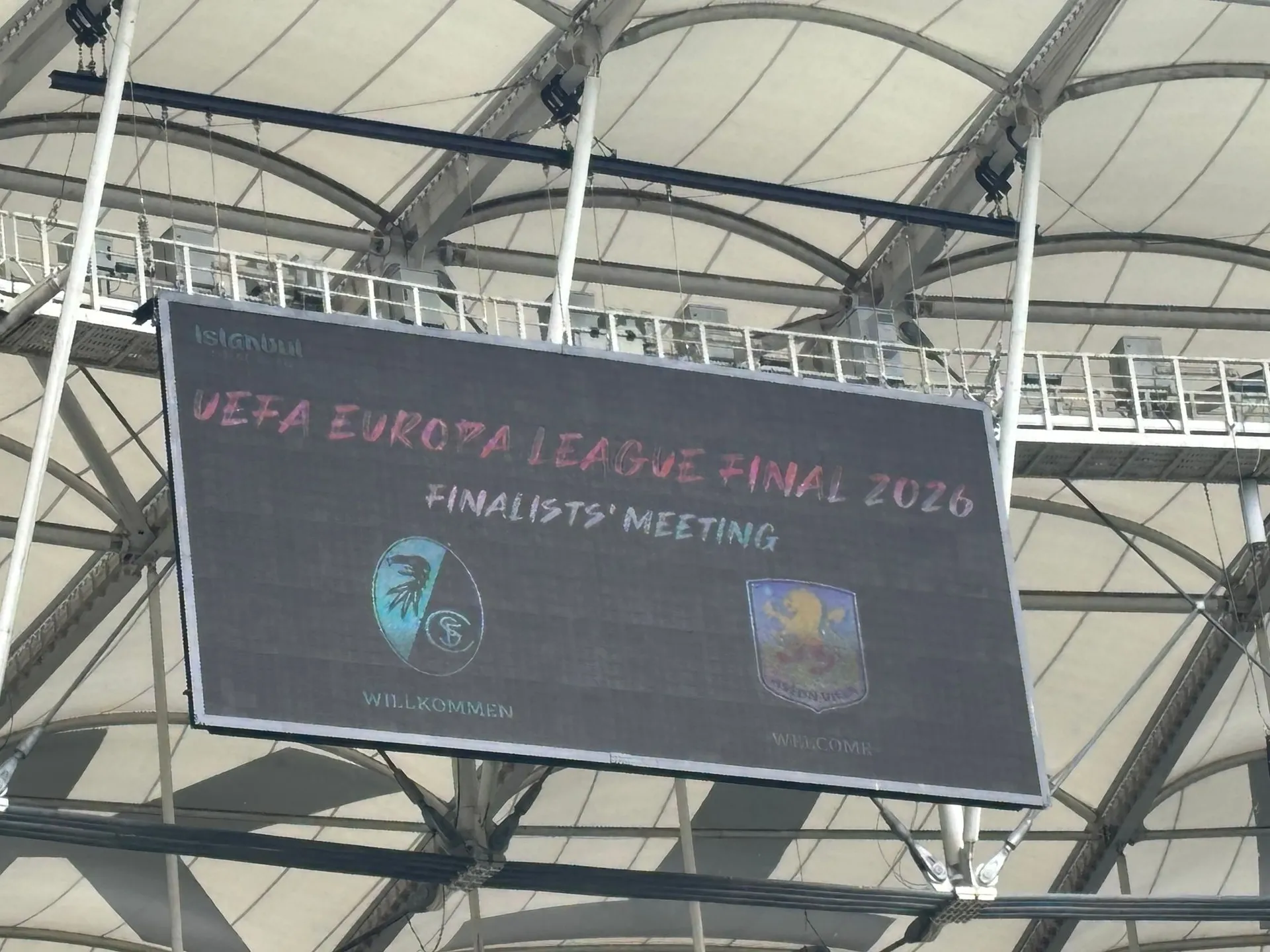 SFZ – Bezpečnostný manažér Peter France dohliada na finále EL v Istanbule