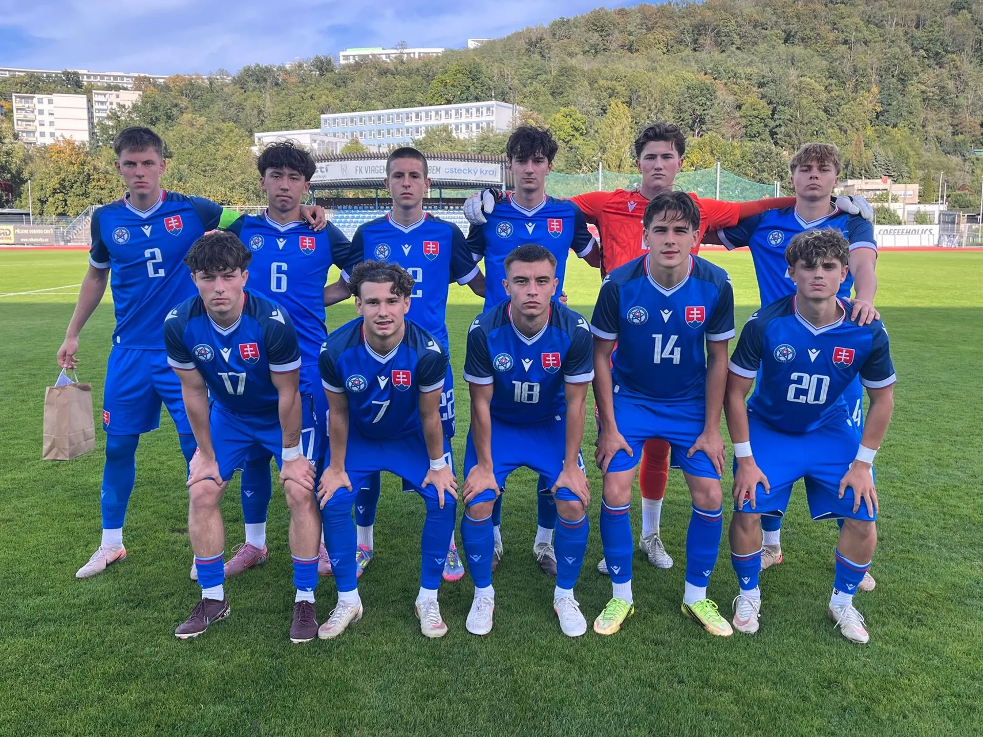 Slovenská futbalová reprezentácia do 18 rokov pred zápasom na Turnaji V. Ježka s domácim Českom (Ústí nad Labem, 30.9.2026).