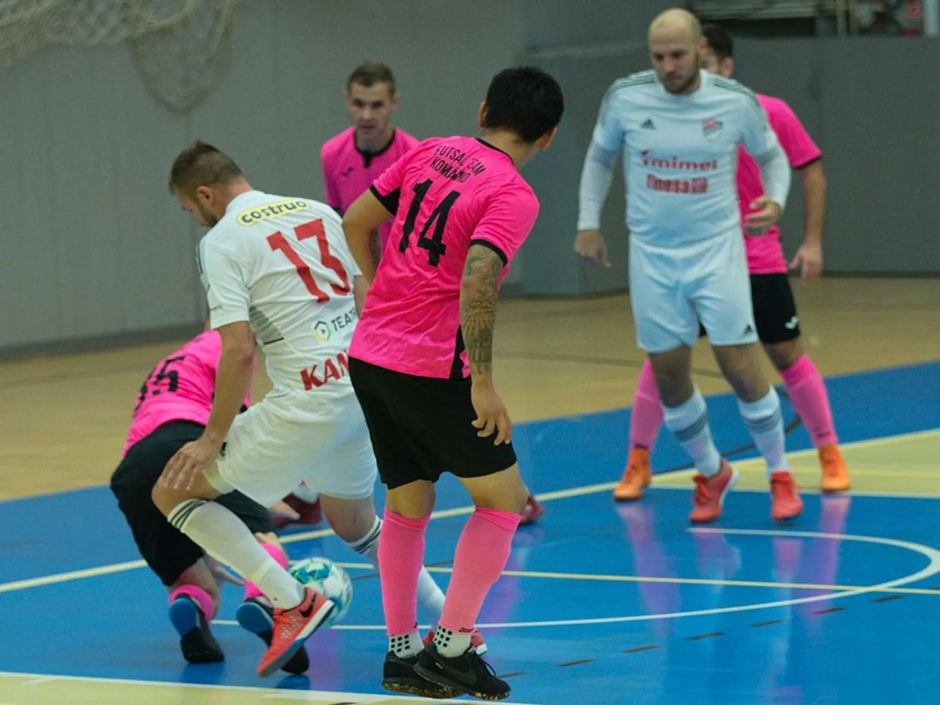 2.kolo SLF: Lučenec sa v Komárne pomalšie rozbiehal, v druhom polčase strelil 8 gólov