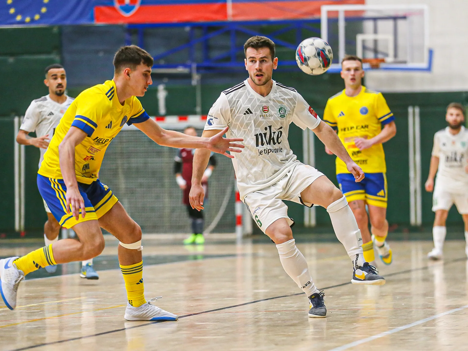 Futsal extraliga 6.kolo: Derby o východ rozhodla dráma, N.Zámky podpísali rozdielového hráča