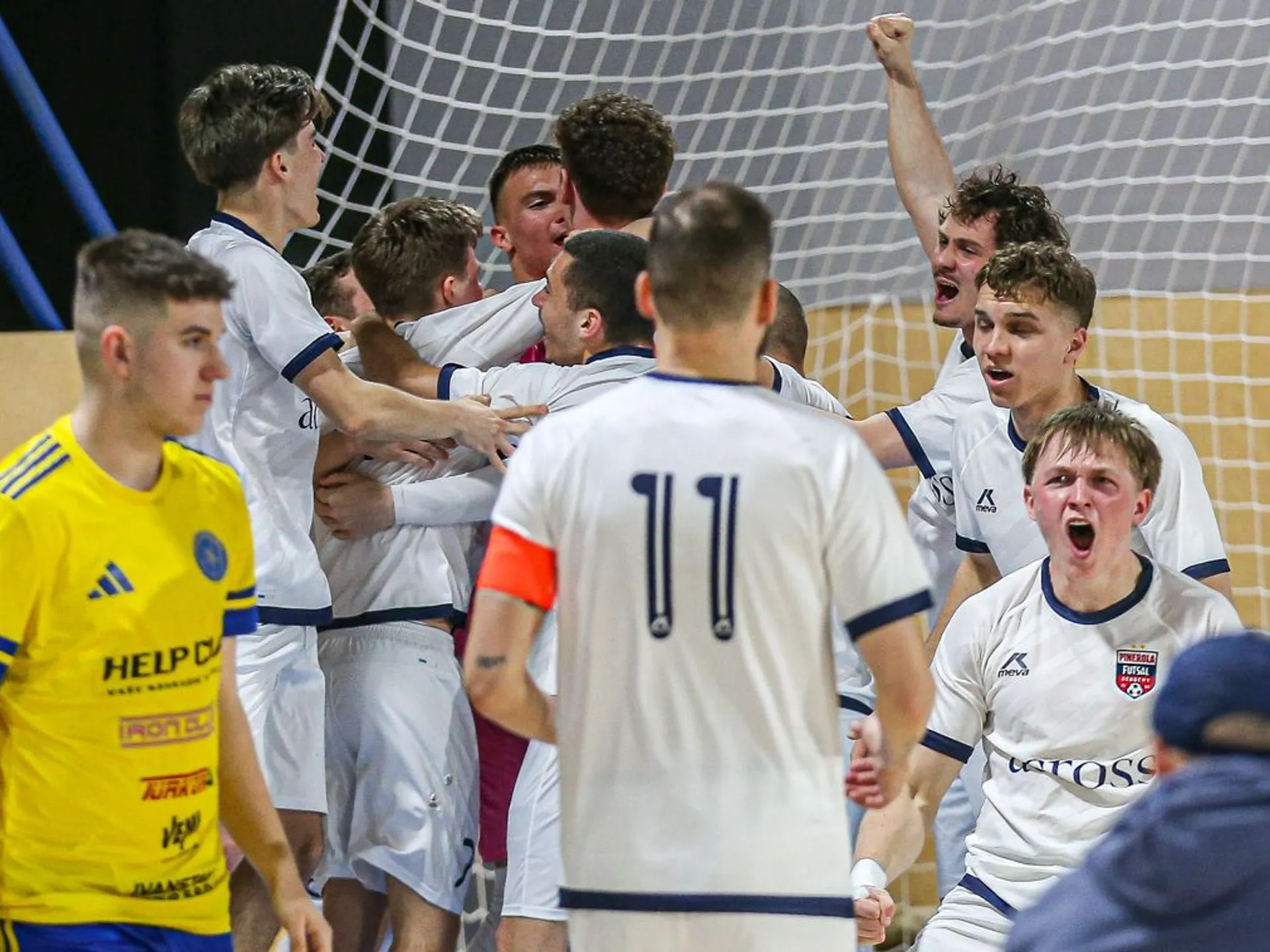 PLAY-OFF: Pinerola vyradila po penaltách Košice, Prešov šokoval v Šuranoch Nové Zámky