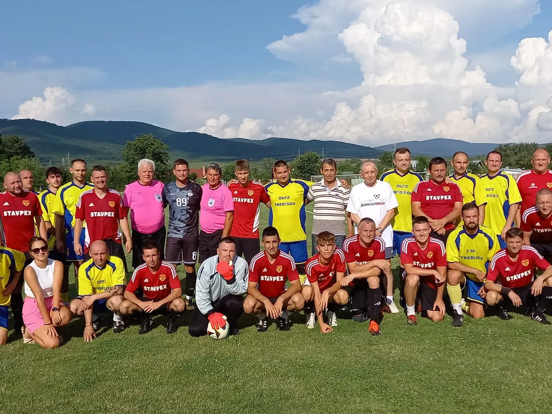 Rozhodcovia a delegáti z ObFZ MI a TV si zahrali priateľský futbal