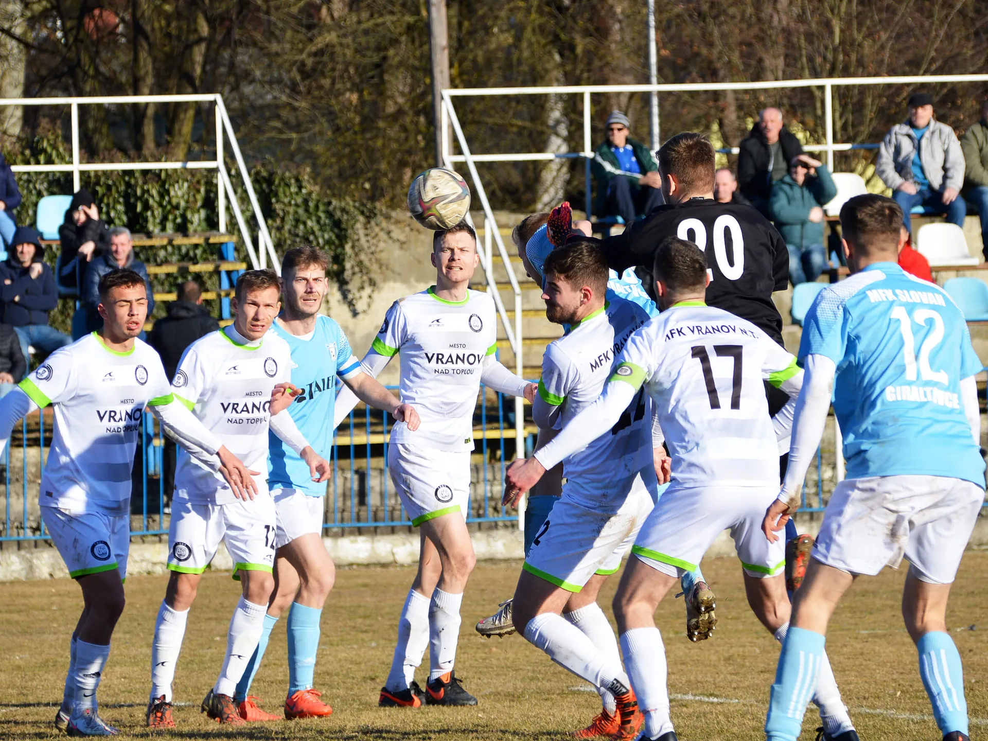 Hráči Giraltoviec a Vranova sa rozišli spravodlivou remízou