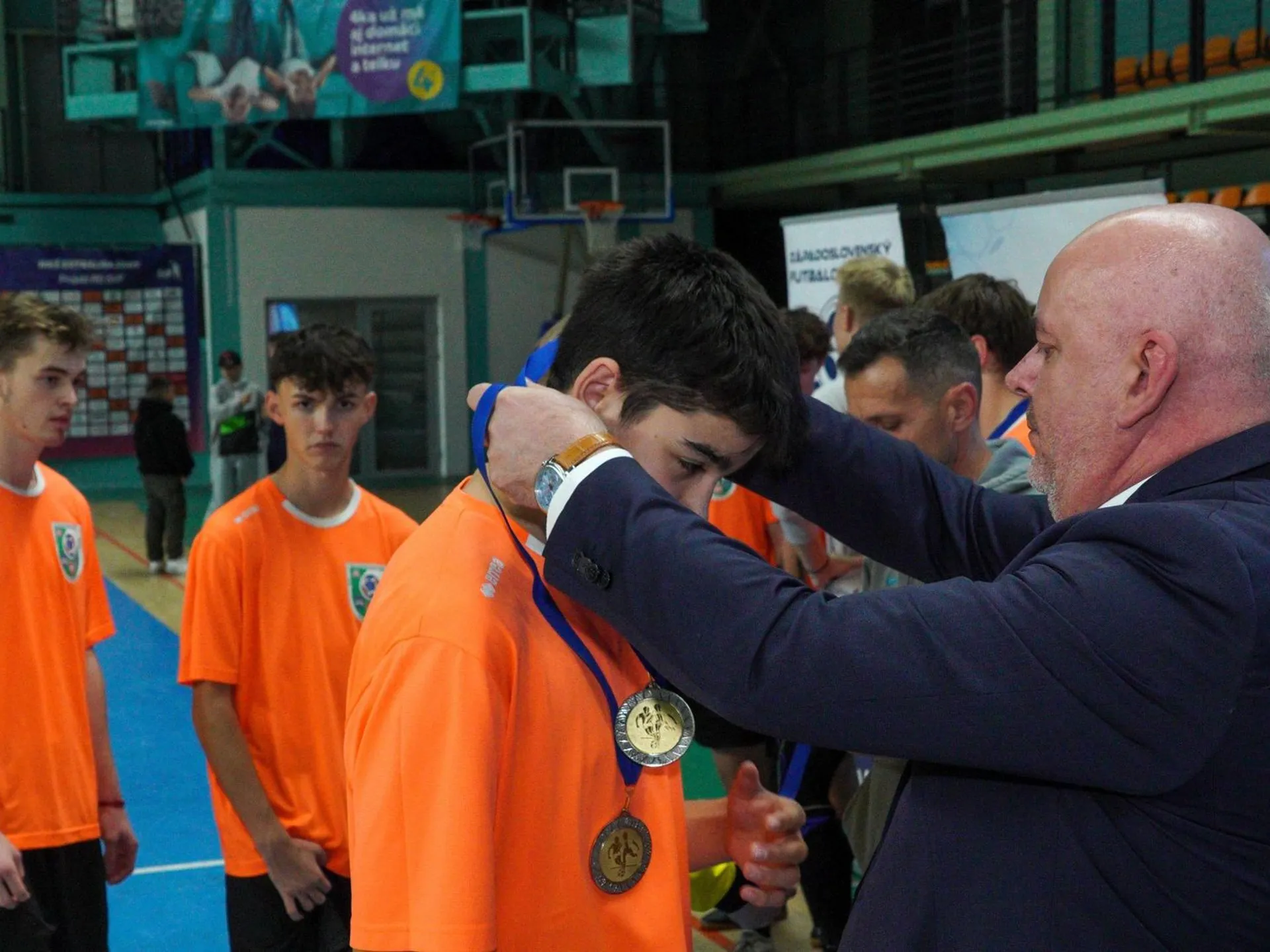 Výber ObFZ Považská Bystrica striebrom dosiahol svoj historicky najlepší výsledok na halových turnajoch U19 ZsFZ.