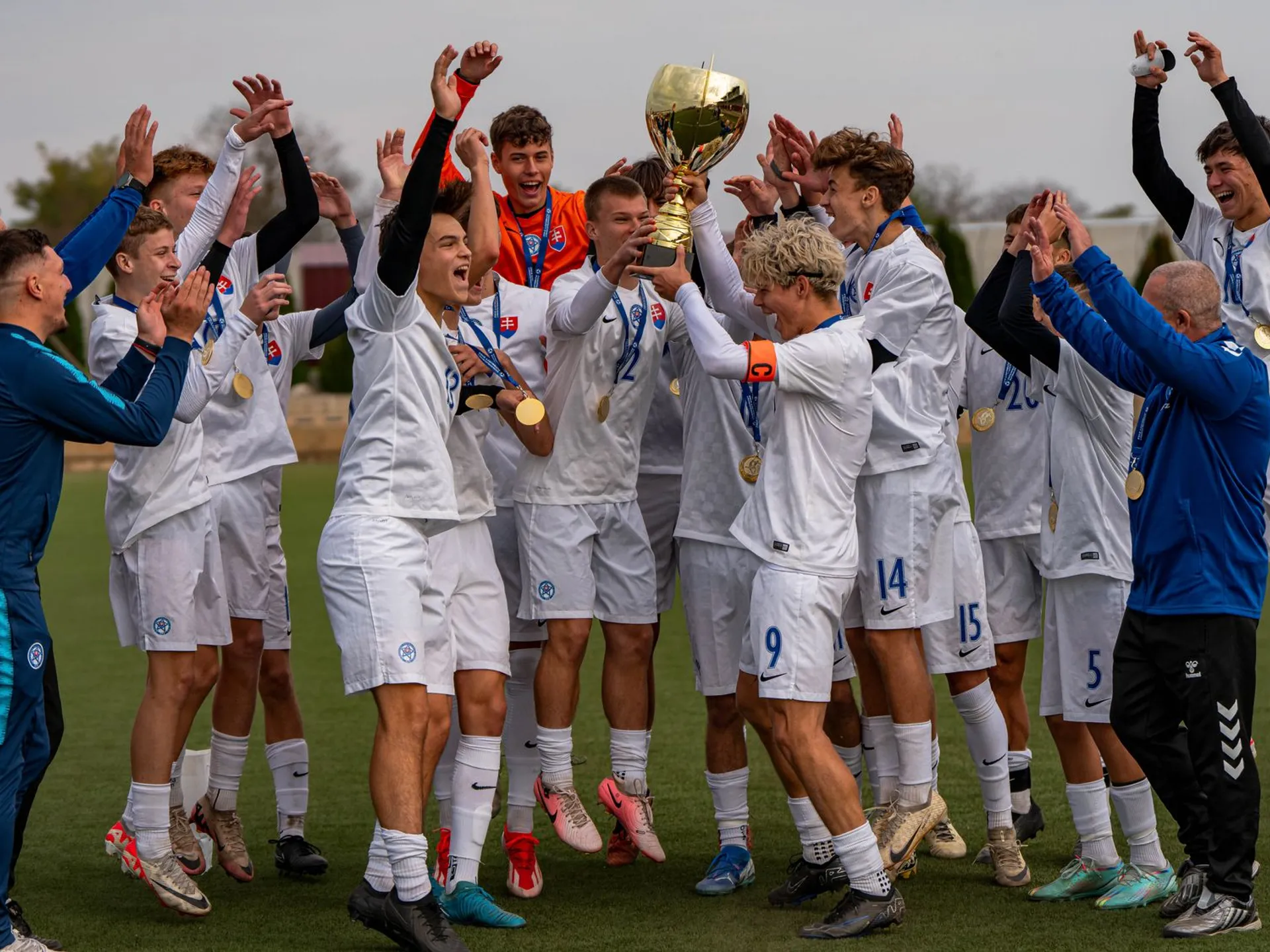 Výber ZsFZ U17 na turnaji regiónov proti BFZ, VsFZ a SsFZ predviedol absolútnu dominanciu.