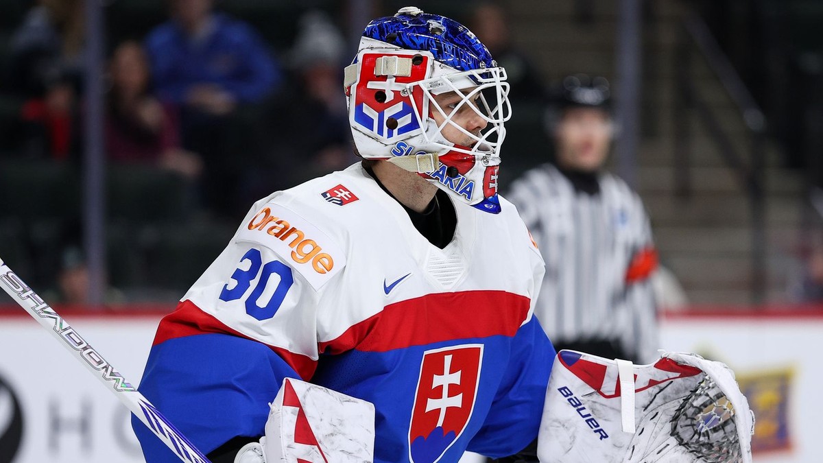 Alan Lenďák v slovenskom drese počas juniorského šampionátu. 
