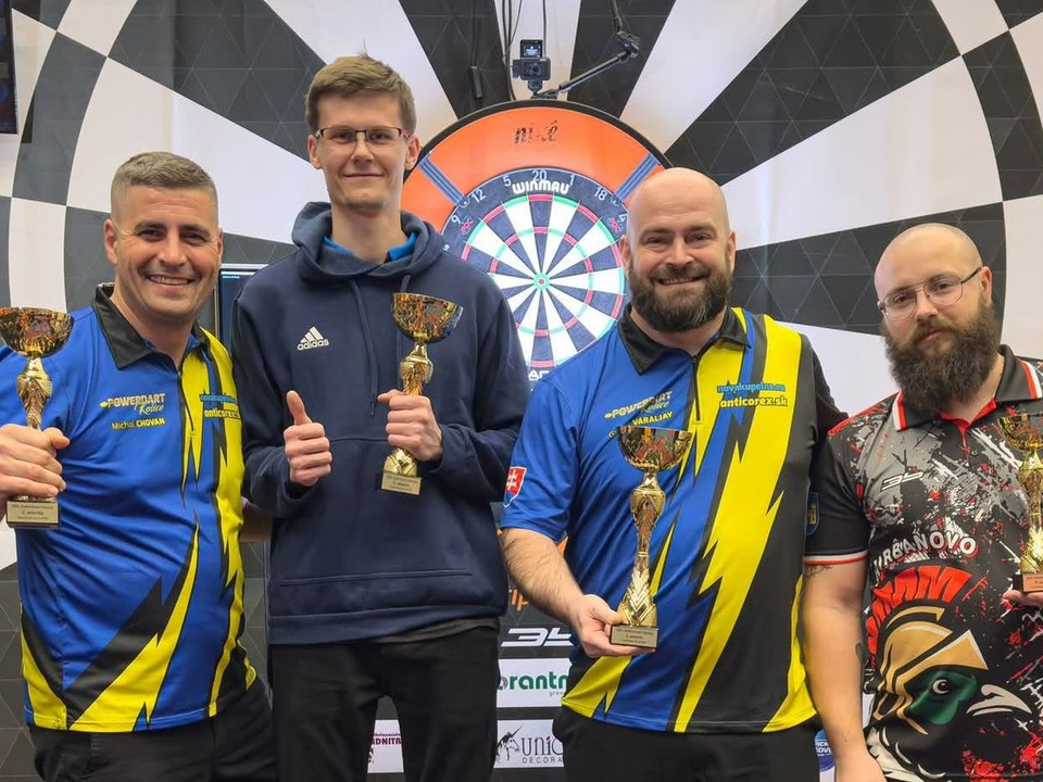 Debutantom v Niké Dart Lige bude aj Oliver Novotný (druhý zľava).