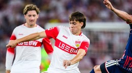 Slovenský futbalista Leo Sauer v drese Stuttgartu.