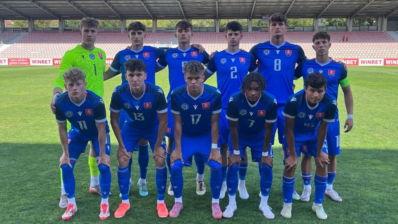 Slovenskí futbalisti do 19 rokov pred zápasom s Bulharskom. 