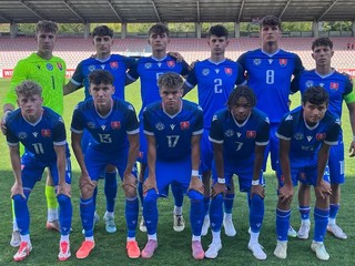 Slovenskí futbalisti do 19 rokov pred zápasom s Bulharskom. 