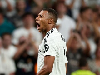 Kylian Mbappé oslavuje prvý ligový gól v drese Realu Madrid.