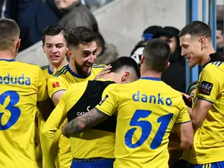 Futbalisti MFK Zemplín Michalovce oslavujú vstrelený gól.