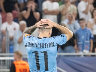 Na snímke Tigran Barseghjan (Slovan) reaguje po nepremenej penalte.
