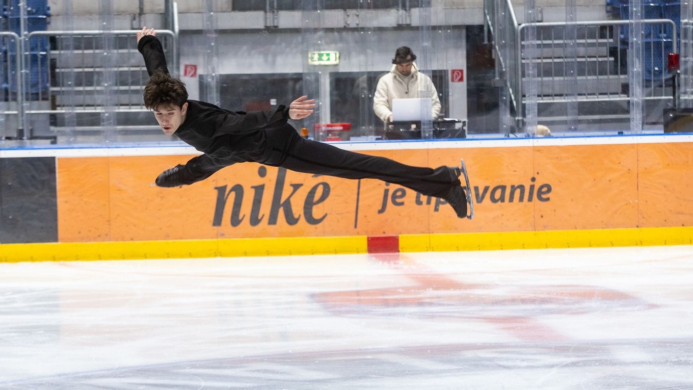 Adam Hagara na exhibícii Slovenského krasokorčuliarskeho zväzu v apríli 2025.