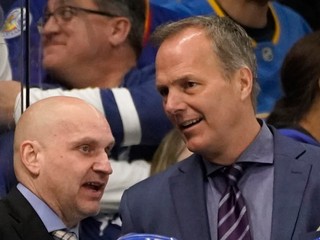 Derek Lalonde (vľavo) ako asistent Jona Coopera v tíme Tampa Bay Lightning.