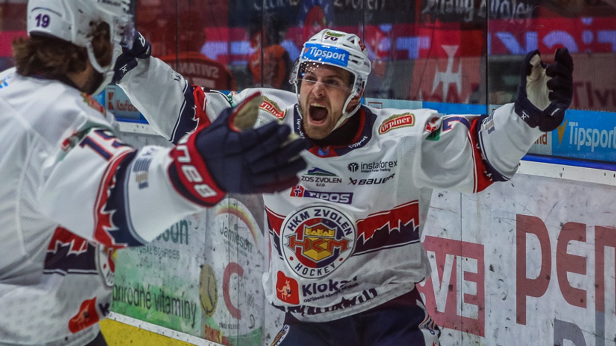 Marek Hecl v drese Zvolena sa teší z gólu
