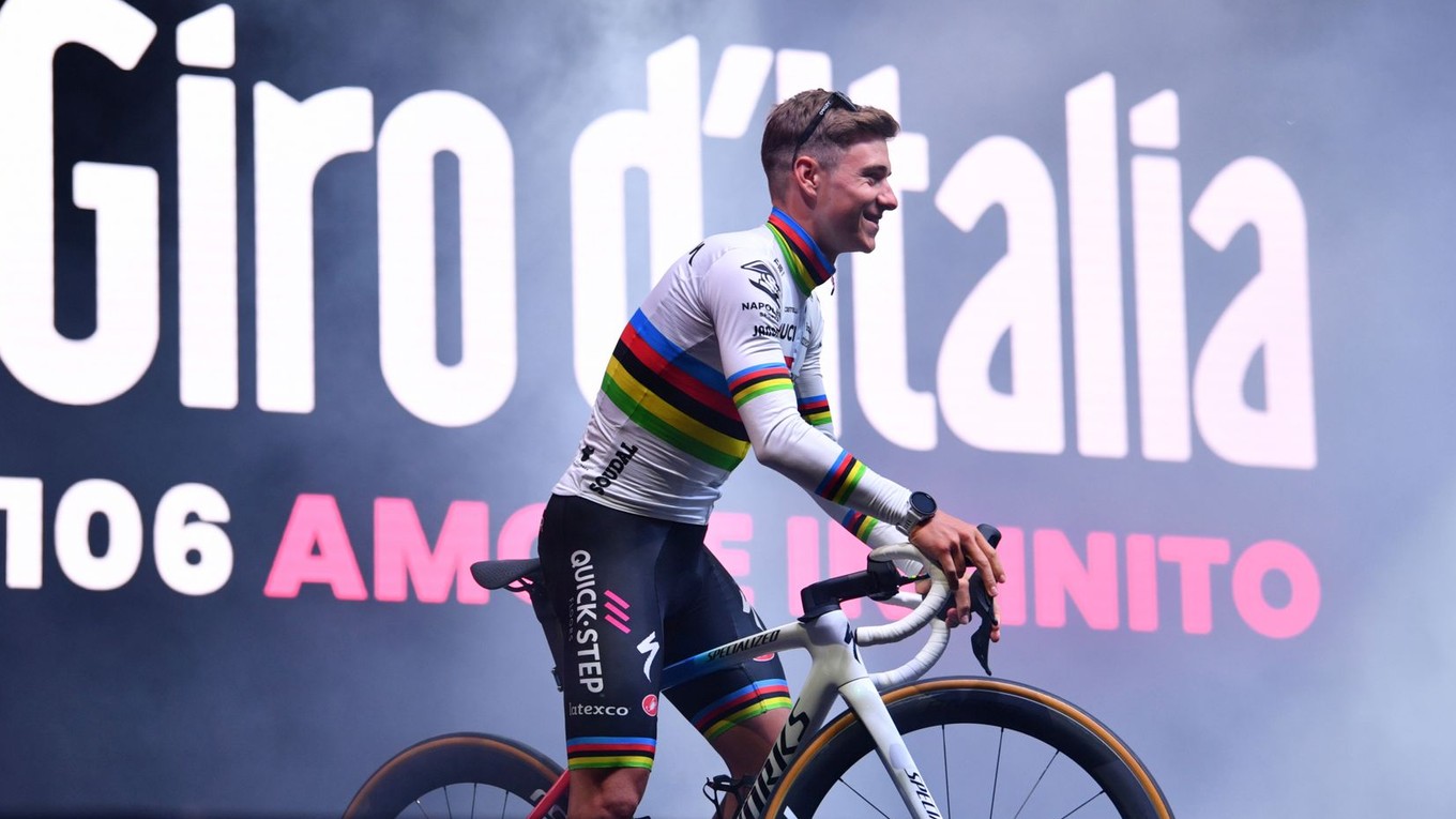 Belgický cyklista Remco Evenepoel počas prezentácie pretekov Giro d'Italia 2023. 