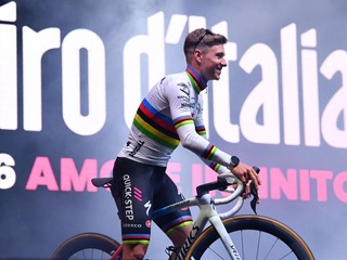 Belgický cyklista Remco Evenepoel počas prezentácie pretekov Giro d'Italia 2023. 