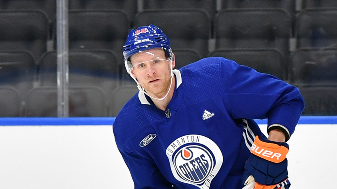 Corey Perry v drese Edmontonu Oilers.